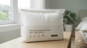 Recyclable packaging for a premium low maintenance pillow set. / Emballage recyclable pour un ensemble d'oreillers haut de gamme faciles d'entretien.